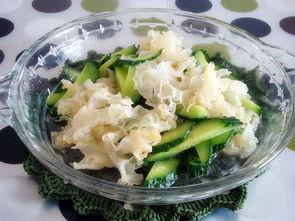 小瓜适合做什么菜吃呢视频,解锁小瓜的多变美味